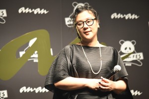 ジェーン・スー、「anan AWARD 2023」授賞式に登場