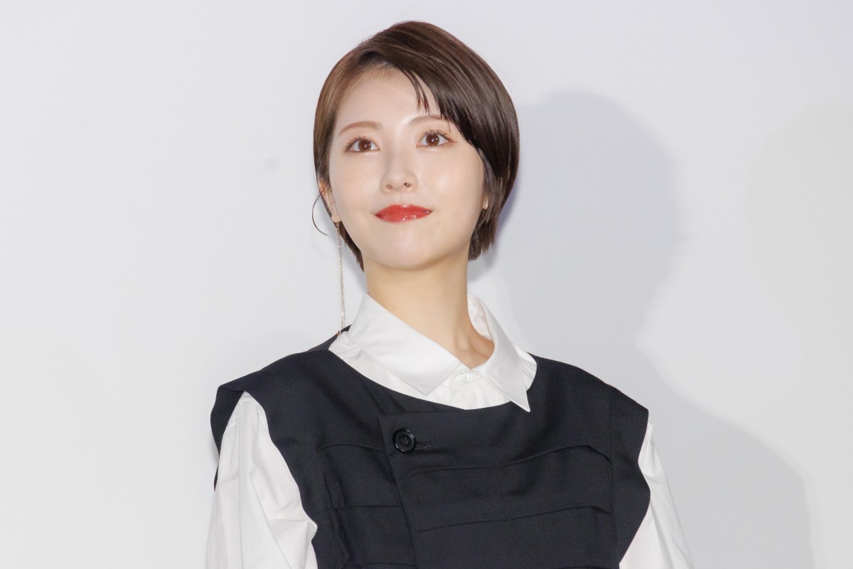 浜辺美波、華やか＆キュートな姿で魅了！　『ゴジラ-1.0』イベントでのコーデを振り返る