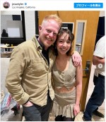 【写真】『モダン・ファミリー』ミッチとリリーが再会！　2ショット公開し「偽パパとして誇らしい」