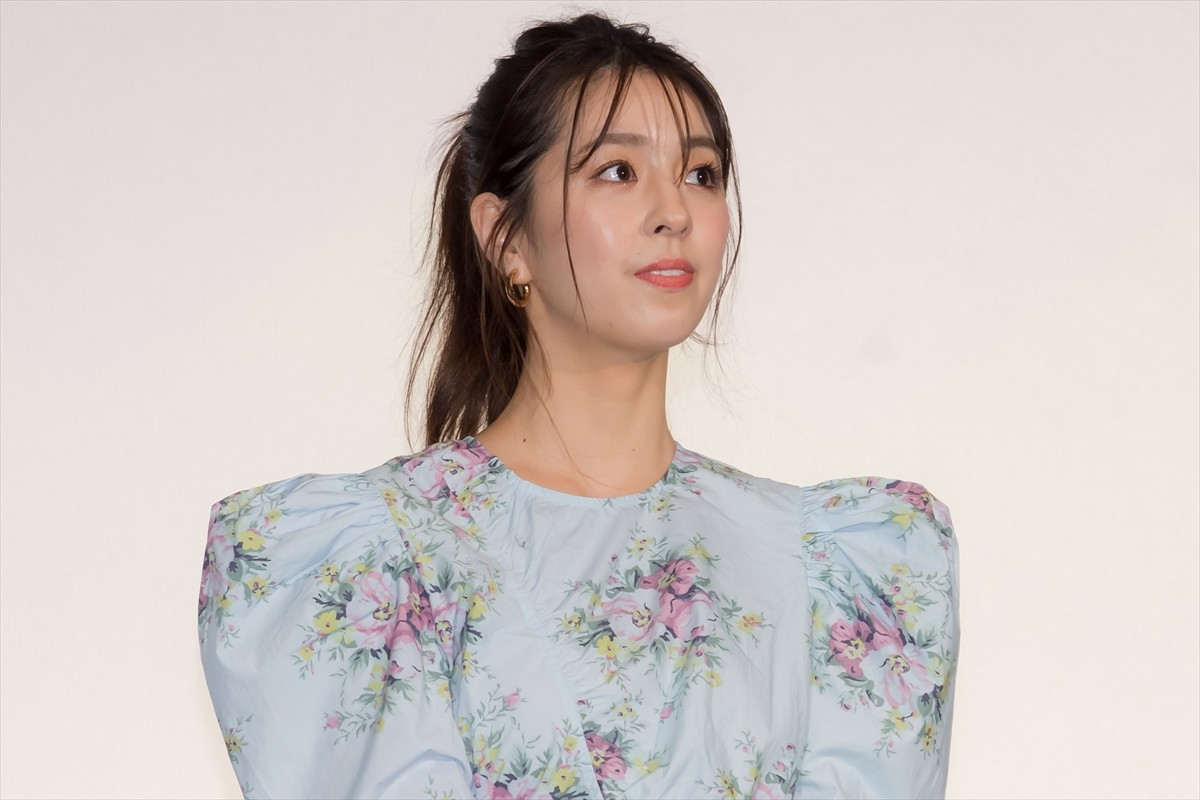 深川麻衣、アイドルから女優へキャリアチェンジ時の葛藤を明かす「すごく恥ずかしくて」