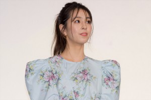 柳ゆり菜、映画『人生に詰んだ元アイドルは、赤の他人のおっさんと住む選択をした』公開記念舞台挨拶に登場