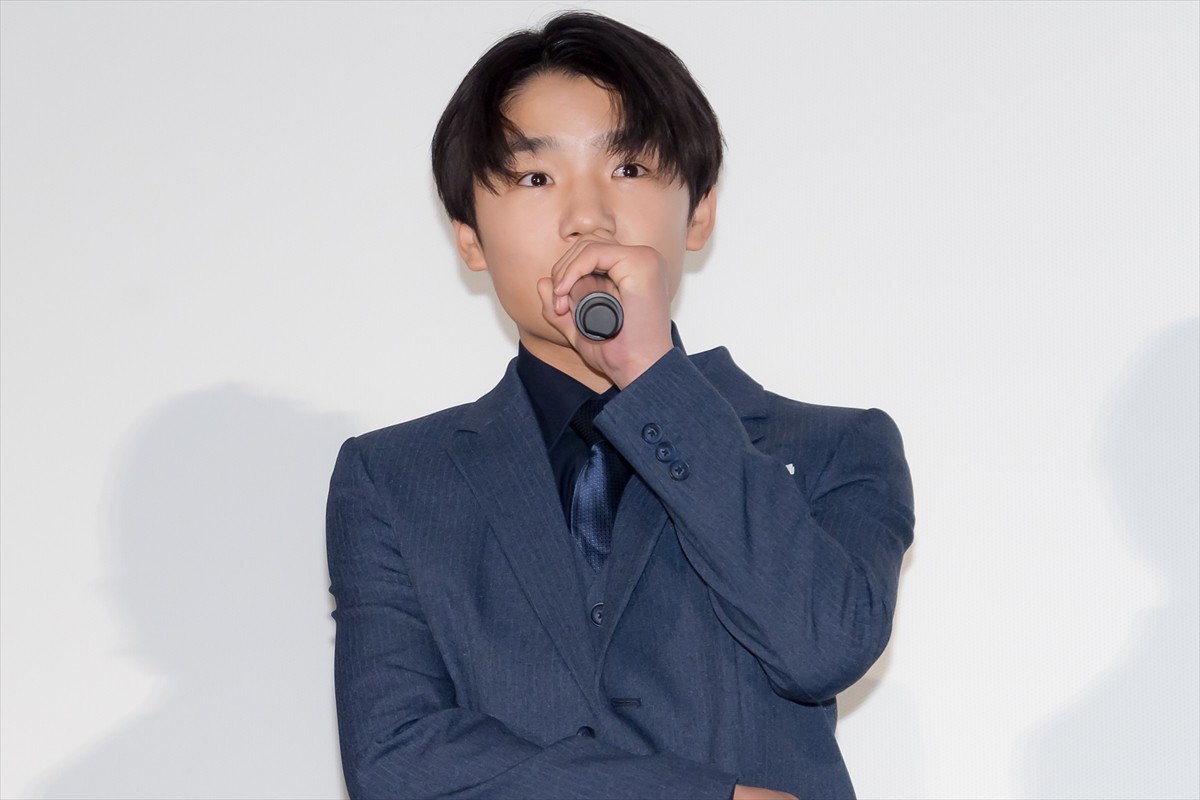 仲里依紗、カラフルなドレスで登場　寺田心「今日もすごくおきれい」