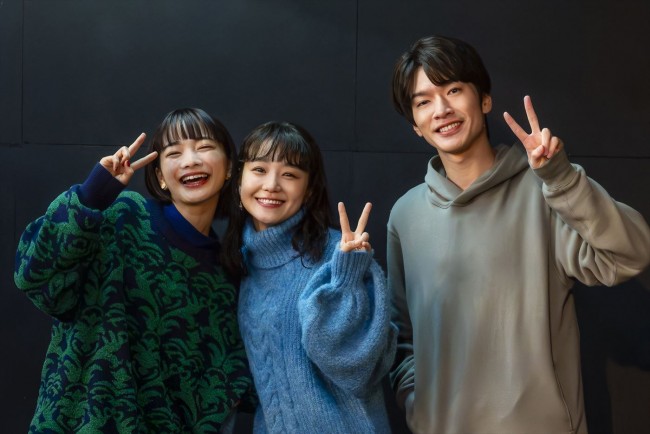 ドラマ『春になったら』より(左から)見上愛、奈緒、Snow Man・深澤辰哉