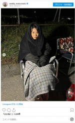 顔だけひょっこり松本穂香　※「松本穂香's staff」インスタグラム