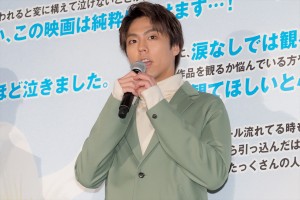小野塚勇人、映画『あの花が咲く丘で、君とまた出会えたら。』初日舞台挨拶に登場
