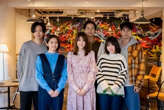 ドラマ『極限夫婦』で主演を務める(前列左から)岡本玲、松村沙友理、北乃きい、(後列左から)桐山漣、竹財輝之助、平岡祐太