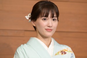 綾瀬はるか、『義母と娘のブルースFINAL 2024年謹賀新年スペシャル』制作発表会見に登場