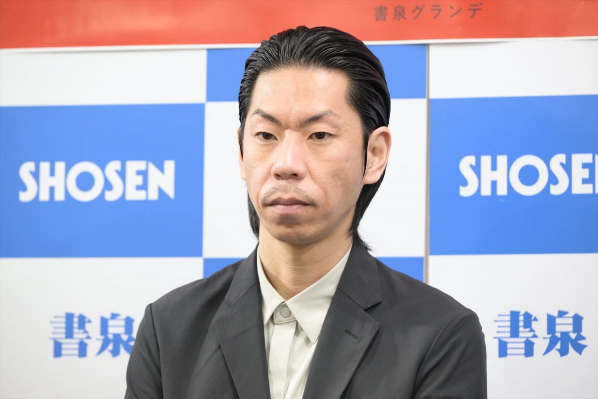 グラビア大好きな呂布カルマ、ついに自身の写真集発売！　インドで“地獄”の撮影も
