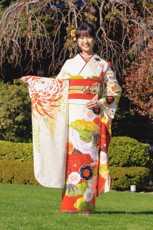 大角ゆき、「オスカープロモーション 2024年新春 晴れ着撮影会」に登場