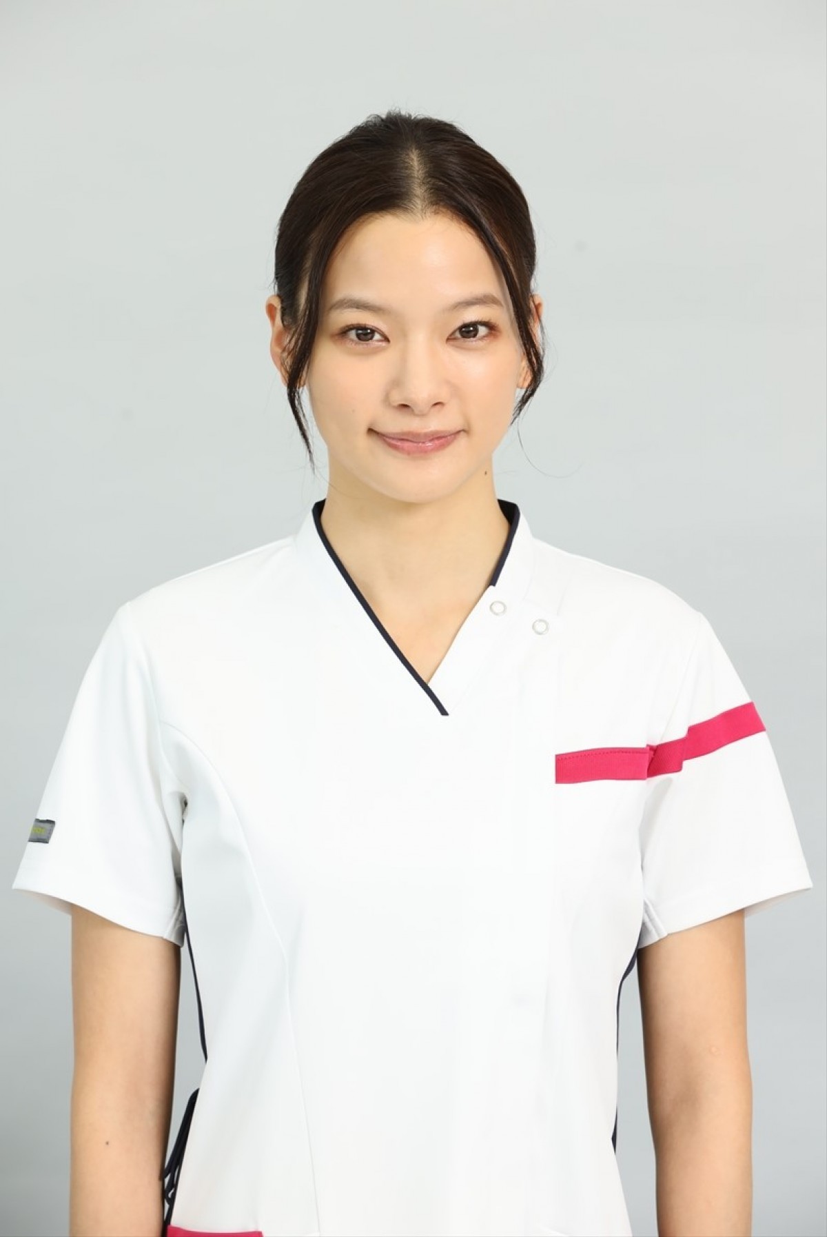 川栄李奈主演『となりのナースエイド』、古田新太らの出演発表　小手伸也＆織田梨沙の『コンフィデンスマン』コンビも！