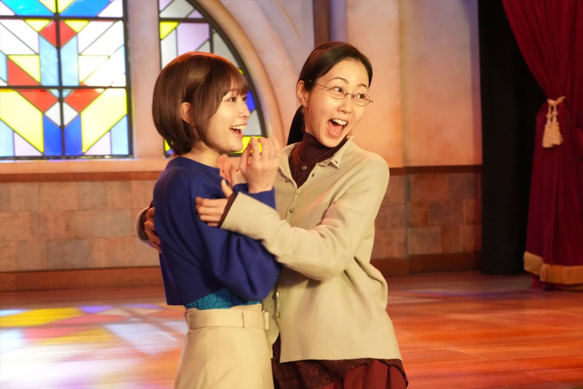 LE SSERAFIM・KIM CHAEWON、SAKURA『セクシー田中さん』撮影現場をサプライズ訪問！　木南晴夏と生見愛瑠が感激
