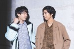 （左から）中村倫也＆賀来賢人