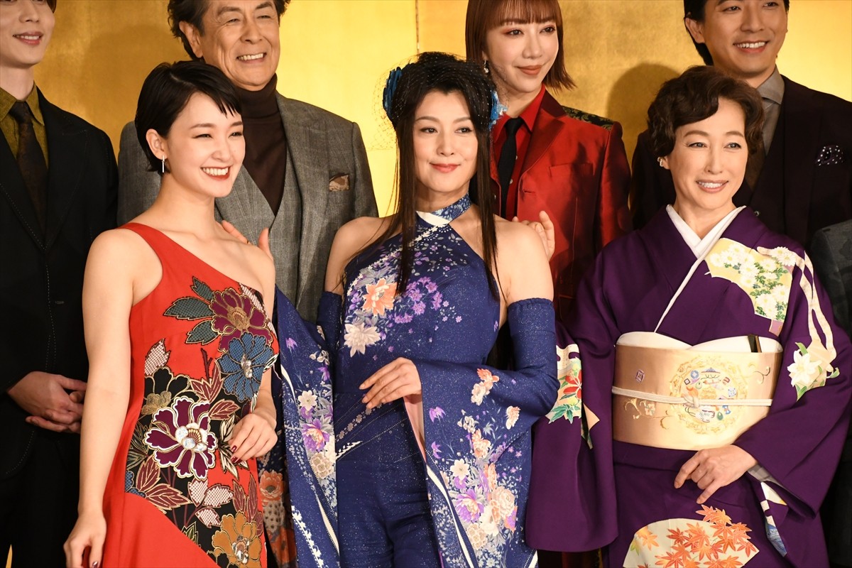 藤原紀香、舞台『キャッツアイ』で人生初の宙乗りに挑戦！「瞳が空を飛んでおりました」