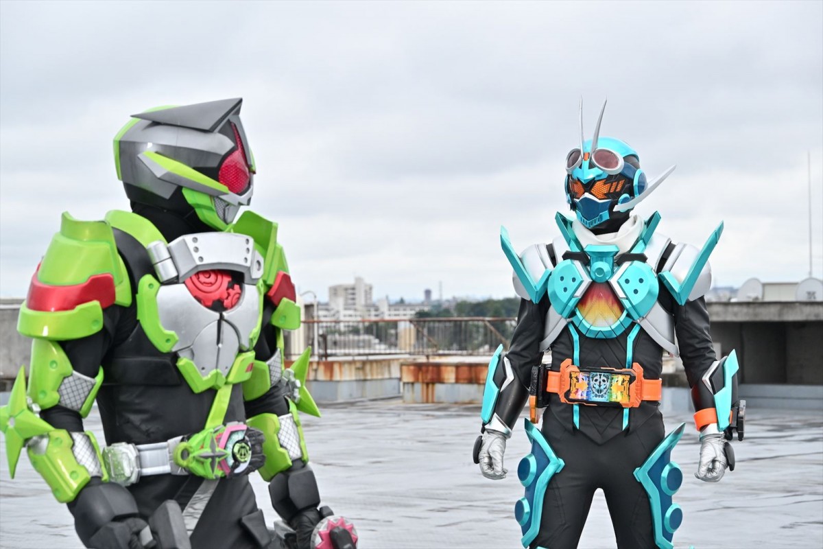 “ガッチャード”本島純政＆“ギーツ”簡秀吉、課題への向き合い方は一緒！　新世代「仮面ライダー」俳優の意外な共通点とは？