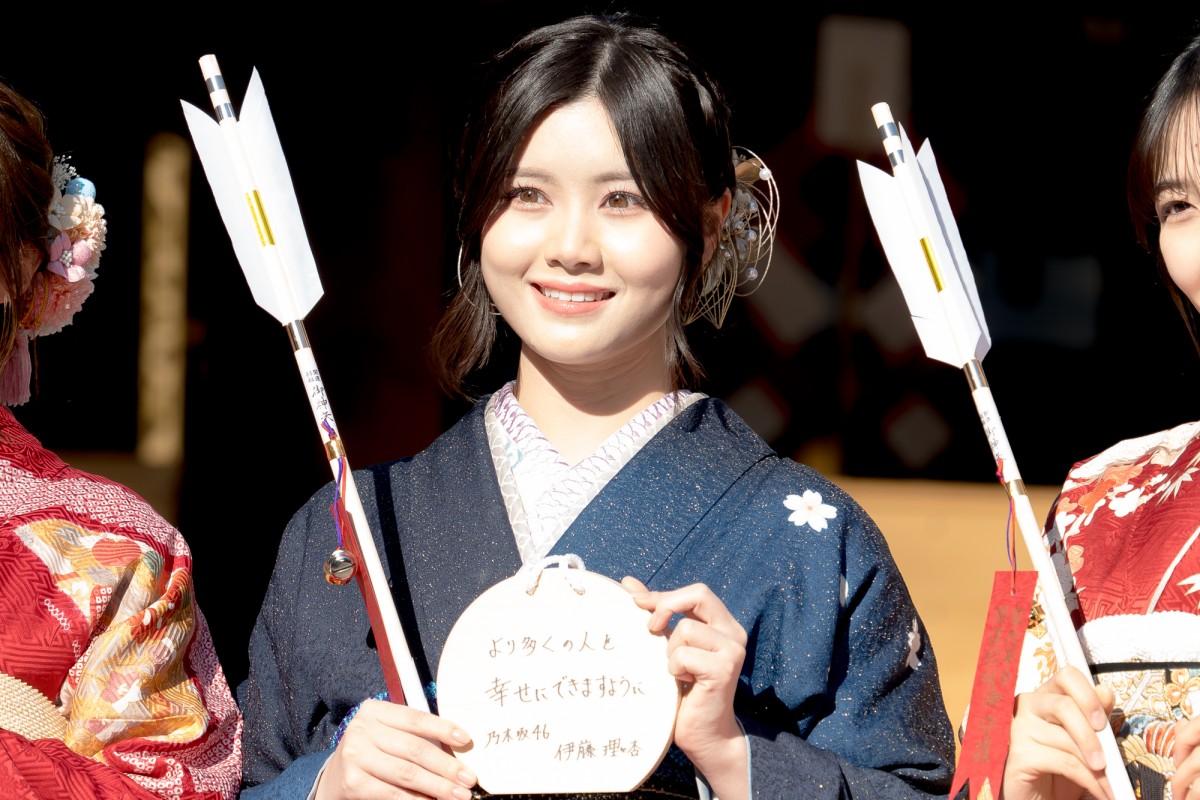 乃木坂46新成人、振り袖姿を披露　選んだ色の理由明かす　中西アルノ「齋藤飛鳥さんに憧れて」