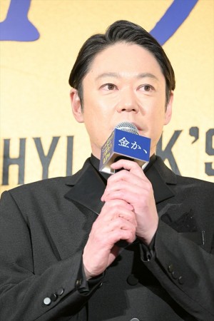 阿部サダヲ、映画『シャイロックの子供たち』 完成披露舞台挨拶に登場