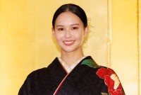 白河れい、芸能界デビュー＆新成人晴着お披露目撮影会に登場
