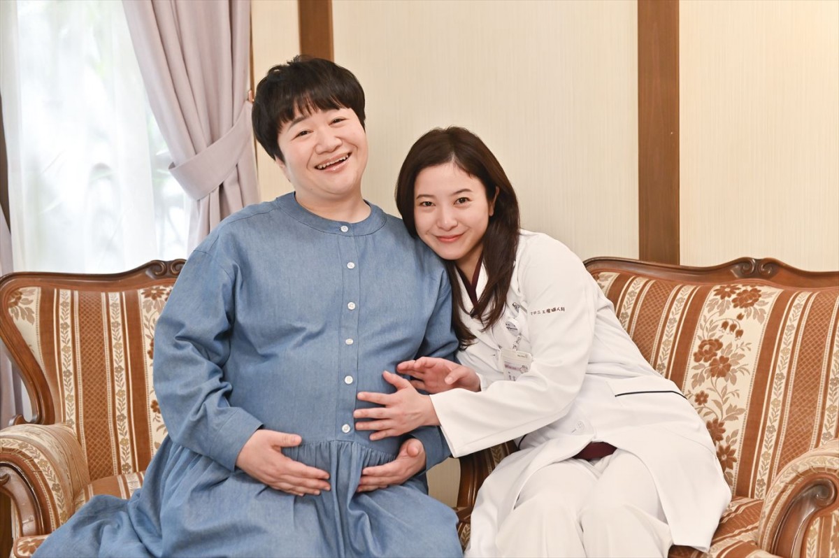 ドラマ『星降る夜に』(左から)第1話ゲスト・近藤春菜(ハリセンボン)と主演・吉高由里子