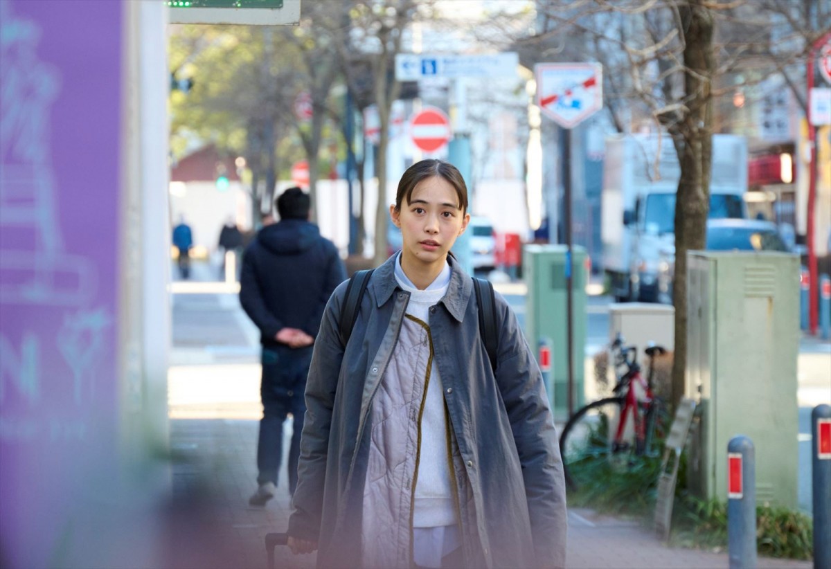 井桁弘恵×武田真治が“地味な田舎女子”と“ドラァグクィーン”に　新ドラマ『自由な女神』、3月スタート