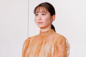 加藤菜津、映画『ロストケア』完成披露舞台挨拶に登場