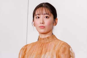 加藤菜津、映画『ロストケア』完成披露舞台挨拶に登場