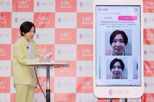 エルフ・はる、業界初 二重AIシミュレーションサービス『SBC AI』ローンチ発表会に登場