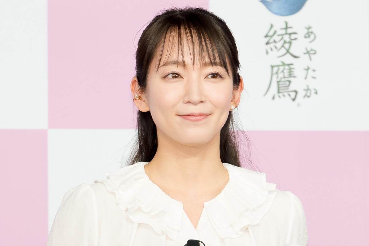 吉岡里帆、秋山竜次は「桜の魔神みたい」　茶寮空間の中で桜餅振る舞う