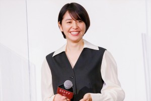 長澤まさみ、映画『ロストケア』完成披露舞台挨拶に登場