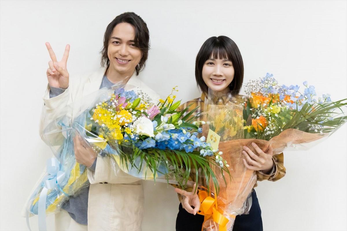 『リエゾン』山崎育三郎×松本穂香、感無量のクランクアップ　「温かい空気がどんどん広がるといいなと思います」