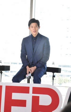 鈴木亮平、劇場版『TOKYO MER～走る緊急救命室～』完成報告会見に登場