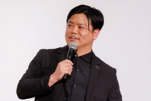 飯塚健監督、映画『宇宙人のあいつ』完成披露上映会 舞台挨拶に登場