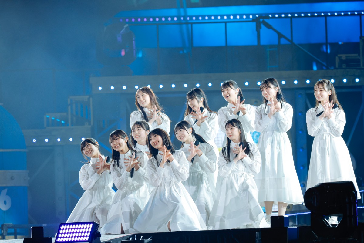 日向坂46、初スタジアムでデビュー4周年ライブ　休演の影山優佳＆山下葉留花サプライズ登場で32人全員そろう