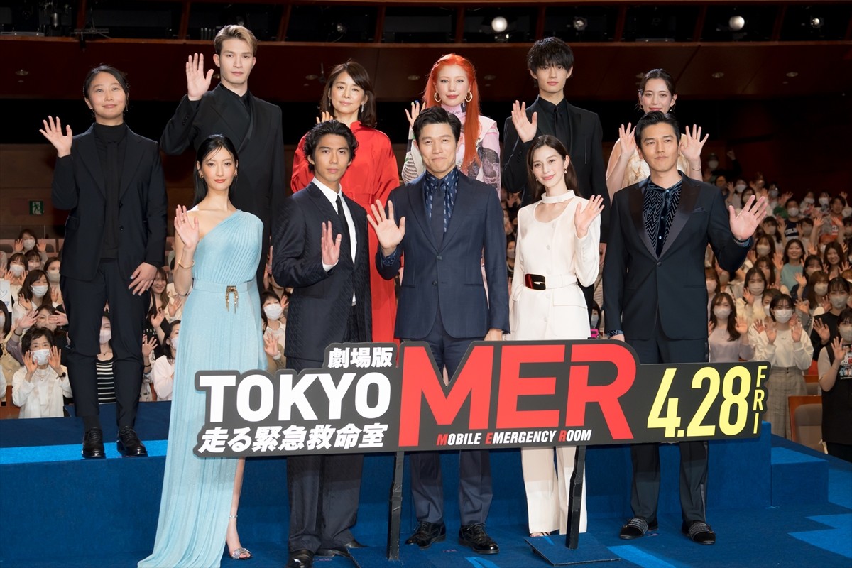鈴木亮平、菜々緒＆賀来賢人からの“クレーム”にタジタジ
