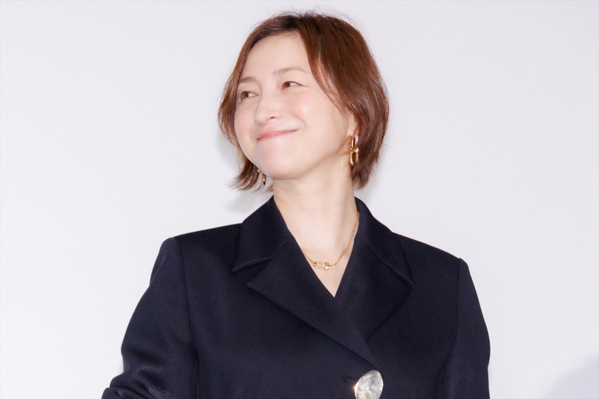 岡田准一、綾野剛は“覚悟を強いてくる役者”「本当に車をぶつけてくるかもしれない」