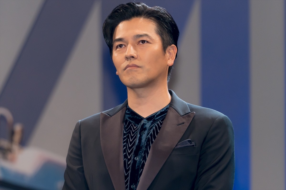 鈴木亮平、菜々緒＆賀来賢人からの“クレーム”にタジタジ