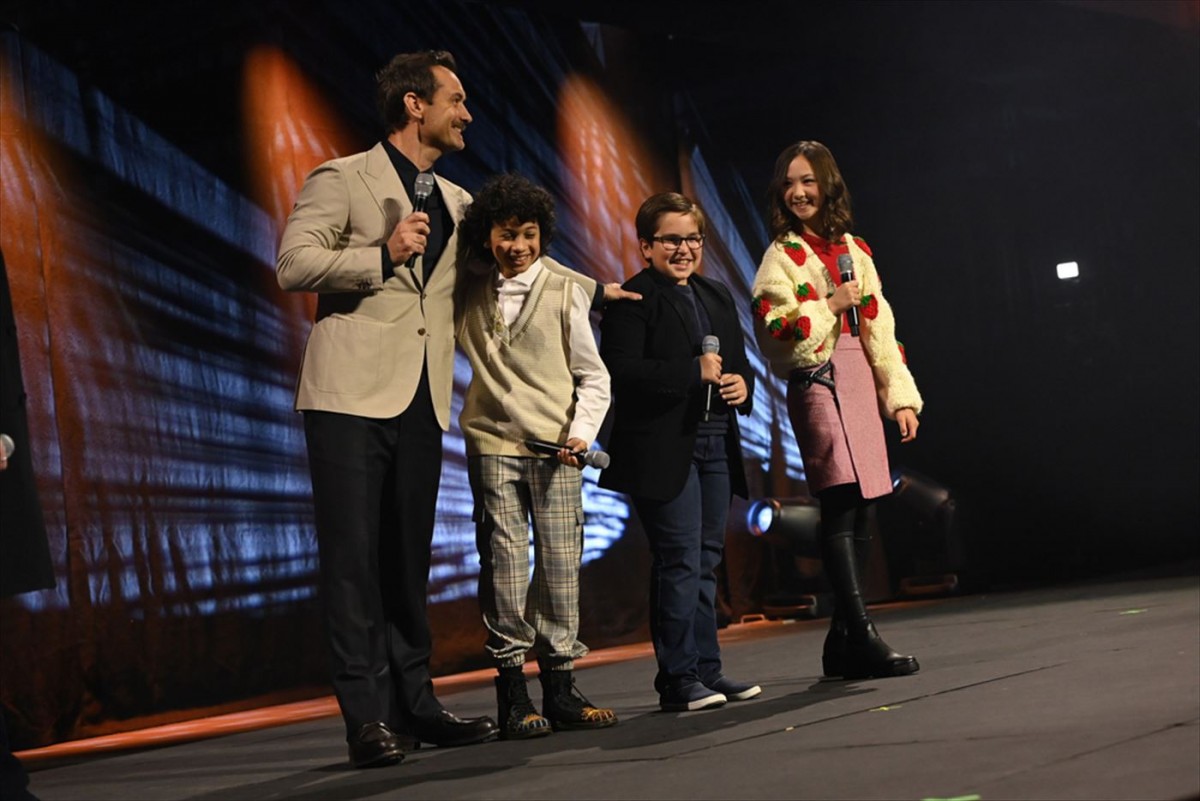 「スター・ウォーズ」新情報一挙発表　過去、現在、未来を描く、新作映画3本の製作決定　デイジー・リドリーらのコメント到着
