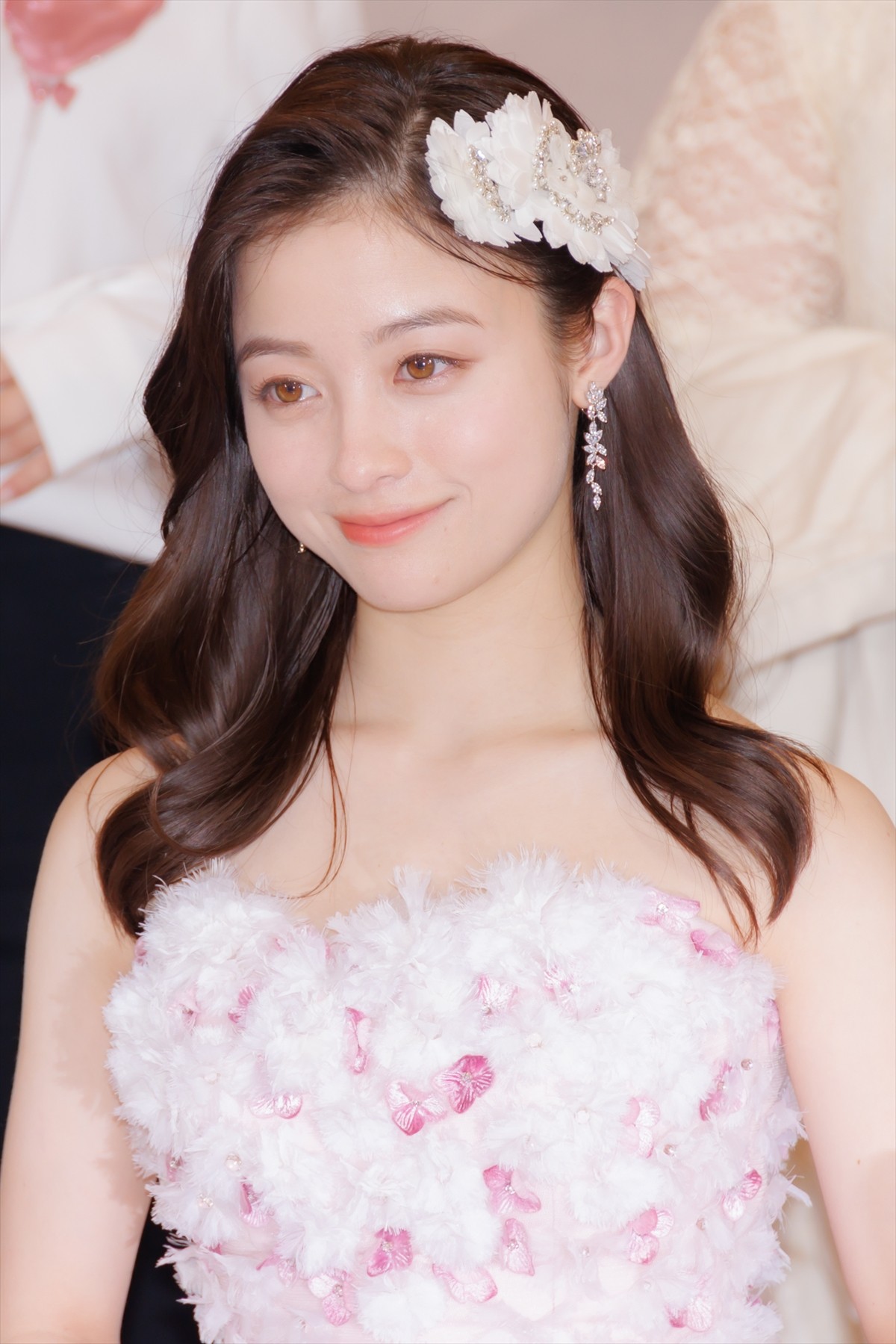 橋本環奈との“結婚会見”に山田涼介「恥ずかしさが一番ありました」