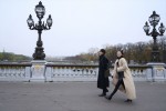【写真】『岸辺露伴 ルーヴルへ行く』雰囲気抜群のオフショット