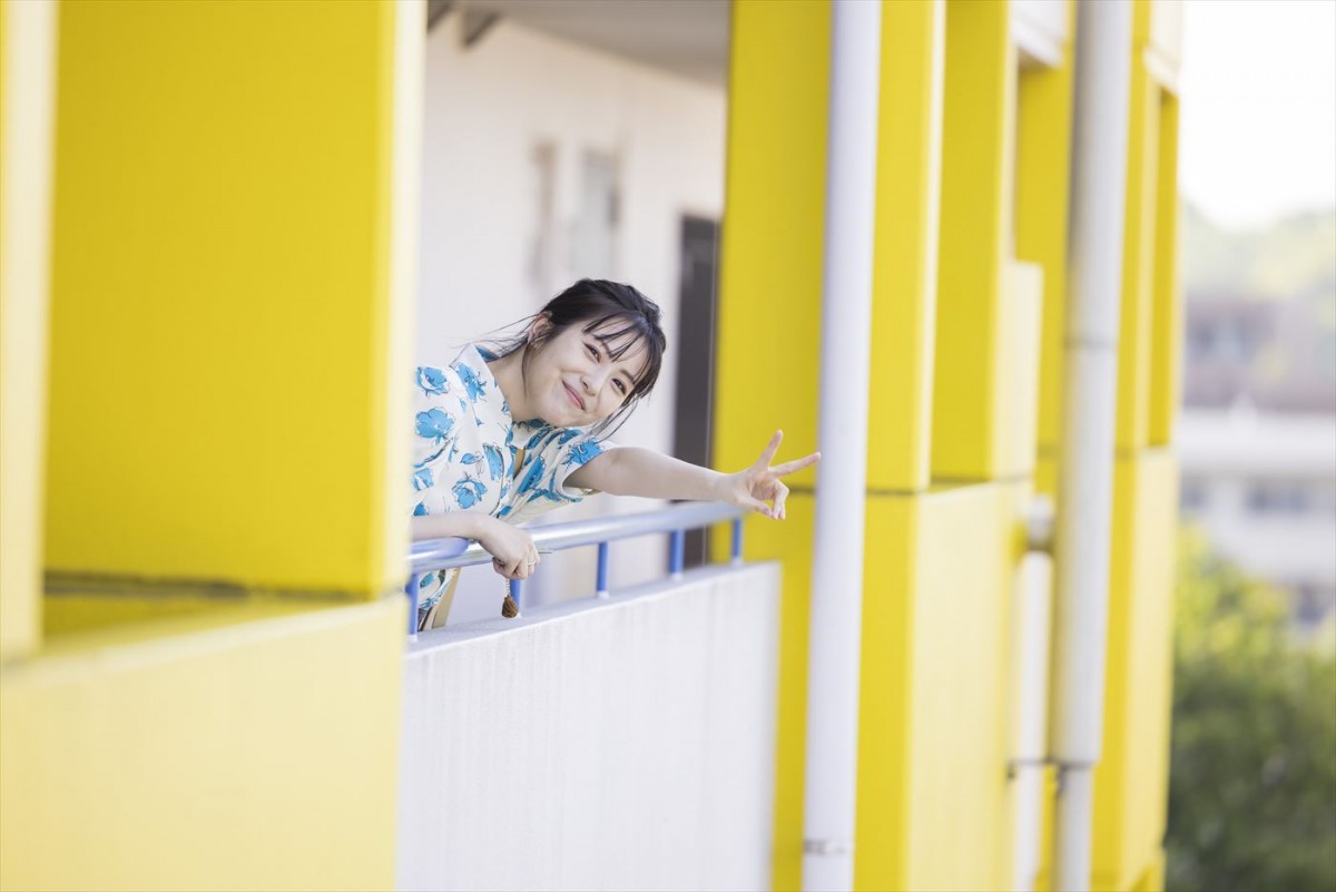 浜辺美波、マリーンズ・佐々木朗希選手がウキウキと友人たちに会いに行く姿を好演！　ロッテ チューインガム新CM、6.1放送開始