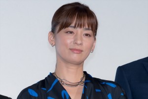尾野真千子、映画『渇水』完成披露舞台挨拶に登場