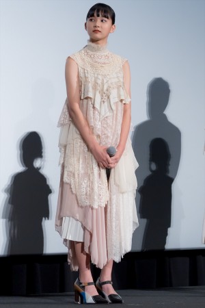 山崎七海、映画『渇水』完成披露舞台挨拶に登場