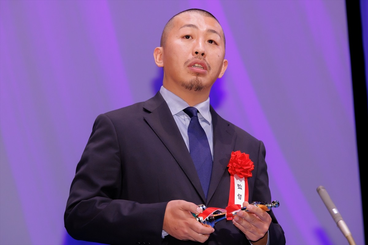 岡田准一、高倉健さんが中井貴一に渡した腕時計を継承　特別主演男優賞に「救われた思い」