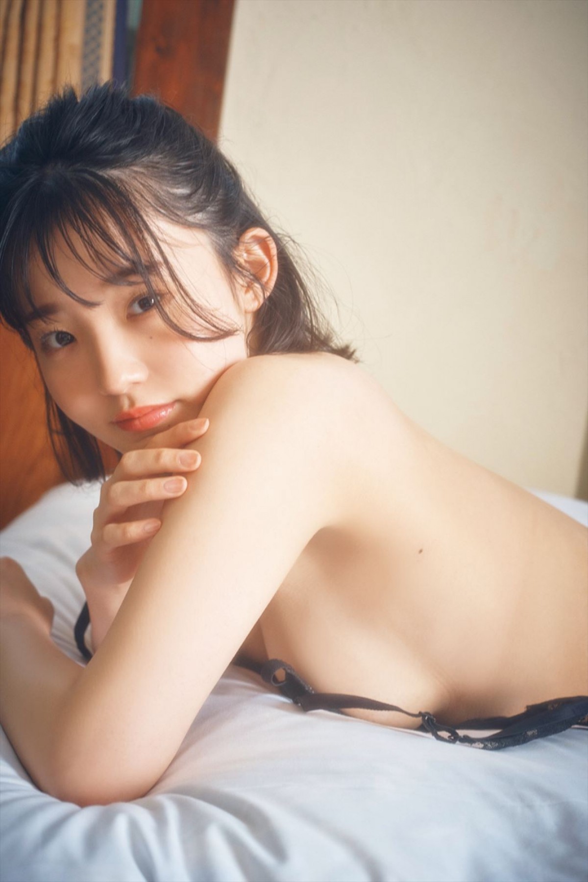 沖縄出身の注目美少女・當真あみ16歳、「週刊FLASH」グラビアに初登場