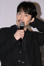竹野内豊、映画『探偵マリコの生涯で一番悲惨な日』完成披露舞台挨拶に登場
