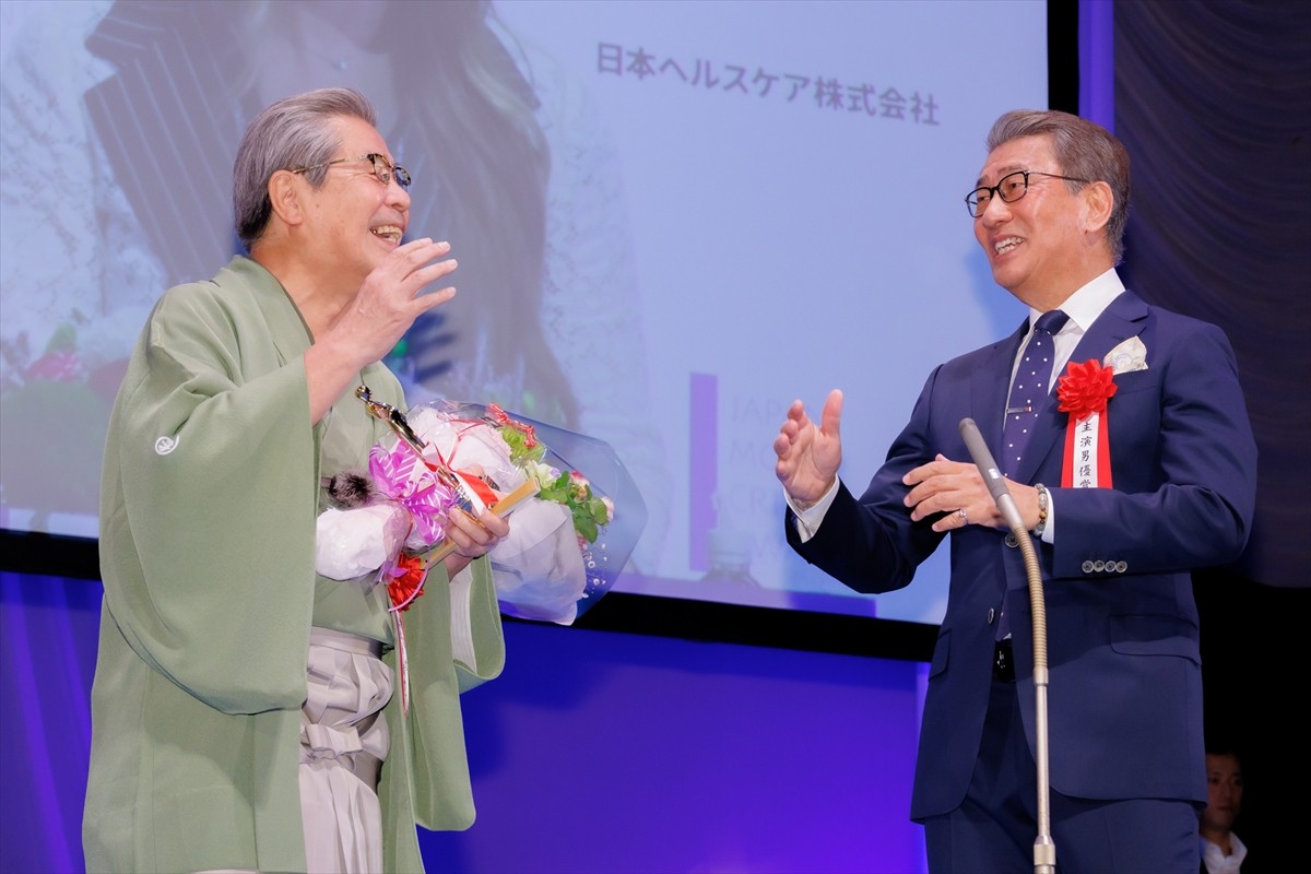岡田准一、高倉健さんが中井貴一に渡した腕時計を継承　特別主演男優賞に「救われた思い」