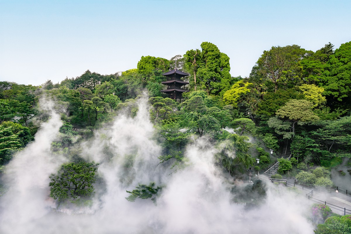 ホテル椿山荘東京で“日本最大級の霧の庭園演出”を満喫！　噴霧量2倍の「超雲海」開始へ