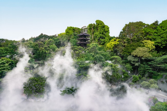 ホテル椿山荘東京で“日本最大級の霧の庭園演出”を満喫！　噴霧量2倍の「超雲海」開始へ