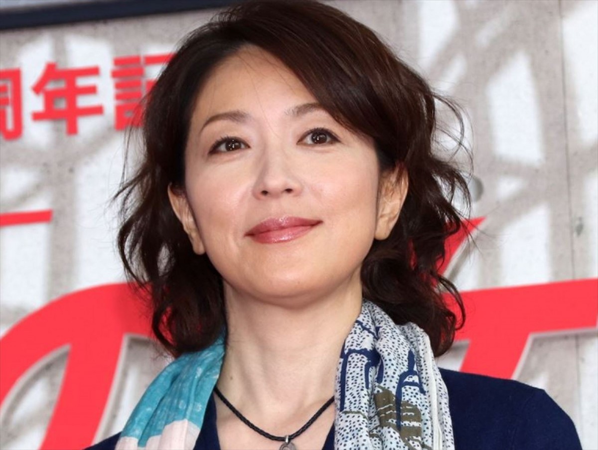 若村麻由美、20年ぶりのフジ連ドラ主演で一人二役!“主婦”が“大女優”になりすますコメディ