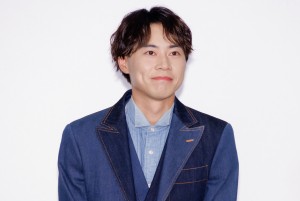 映画『水は海に向かって流れる』公開記念舞台あいさつに出席した戸塚純貴