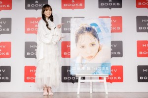 1st写真集『＃会いたい』発売記念会見に登場した日向坂46・加藤史帆